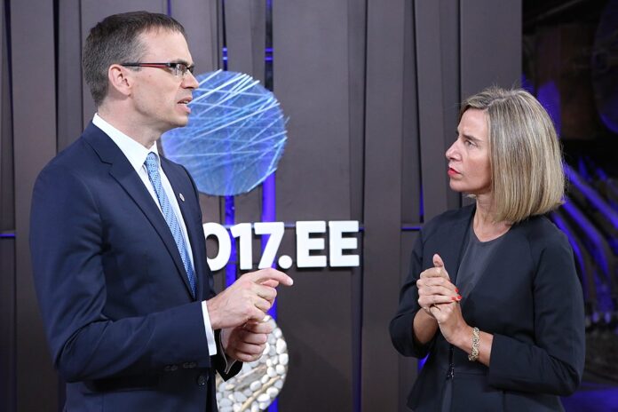 1024px-Informal_meeting_of_ministers_for_foreign_affairs_(Gymnich)._Handshake_Sven_Mikser_and_Federica_Mogherini_(36685699640)
