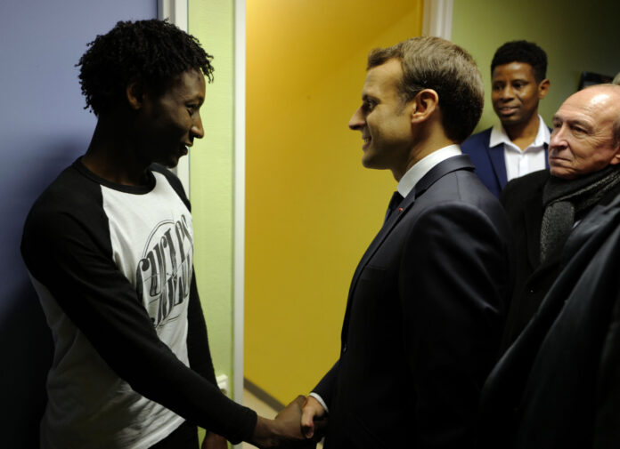 Croisilles: Macron Migrants