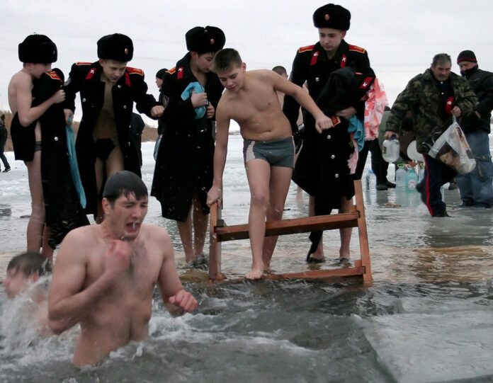988px-RIAN_archive_368901_Bathing_on_Epiphany_Day