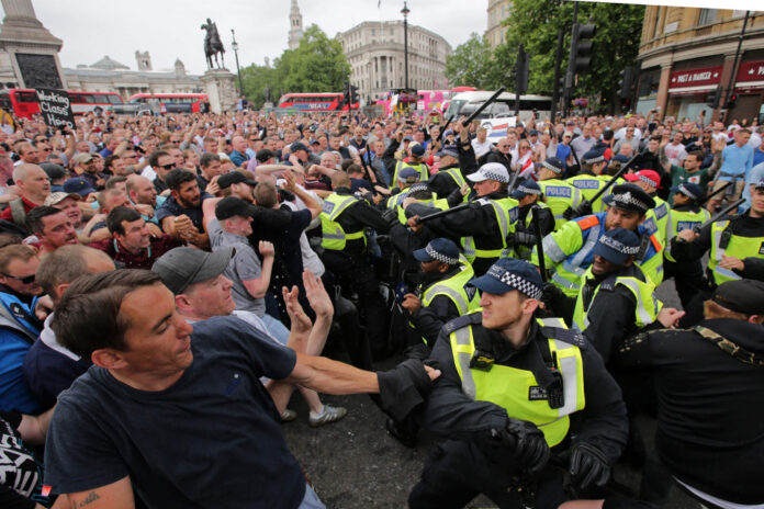 TOPSHOT-BRITAIN-POLITICS-RACISM-DEMO