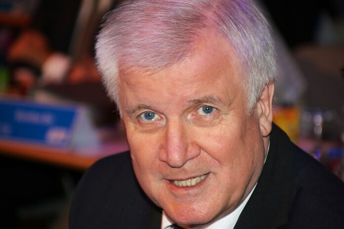 1024px-Horst_Seehofer_November_2015