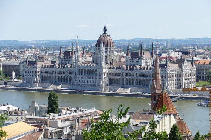 budapest-2500385_960_720