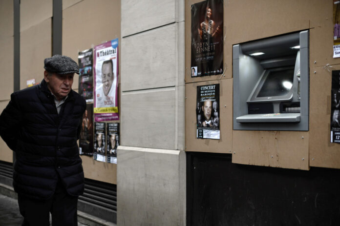 FRANCE-ECONOMY-POLITICS-SOCIAL-DEMO