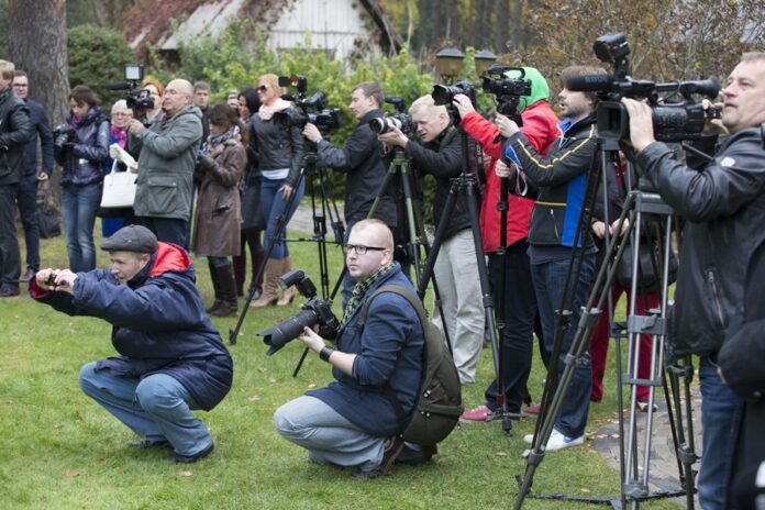 AVATUD USTE PÄEV HUNDISILMAL, RIITUS, EDGAR SAVISAAR. HUNDISILMA TALU ÕNNISTAMINE