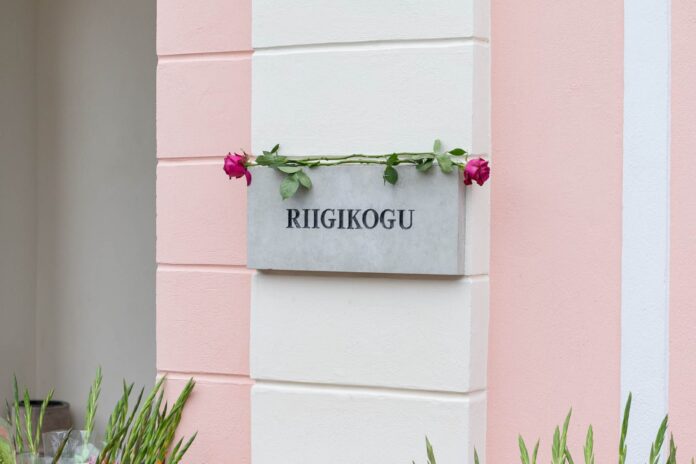 Riigikogu ees pärast kooseluseaduse vastuvõtmist.