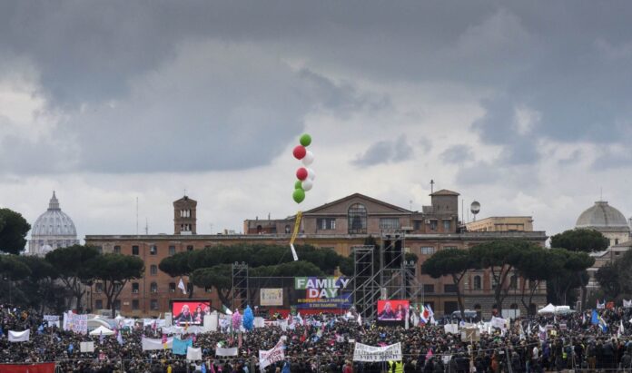 ITALY-FAMILY-DAY-DEMO-GAY-RIGHTS-DEMONSTRATION