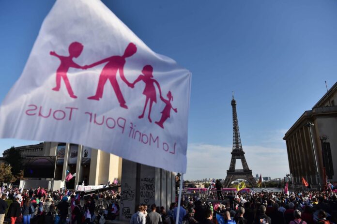 FRANCE-SOCIAL-FAMILY-EDUCATION-DEMO