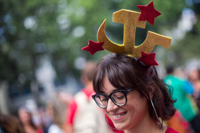 TOPSHOT-BRAZIL-ELECTION-HADDAD-SUPPORTERS