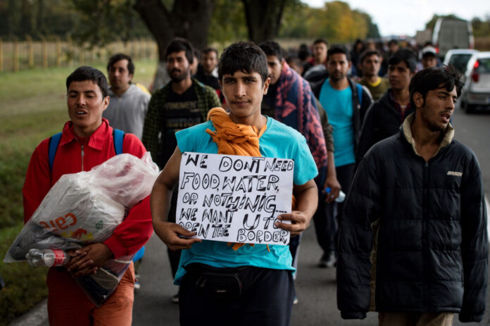 TOPSHOT-SERBIA-EUROPE-MIGRANTS