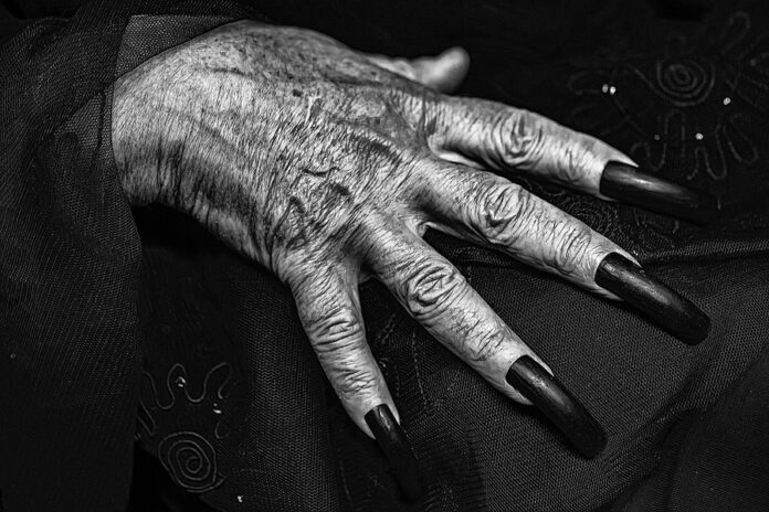 Photo Closeup Of Female Hand Of Old Woman With Aged Wrinkled Ski