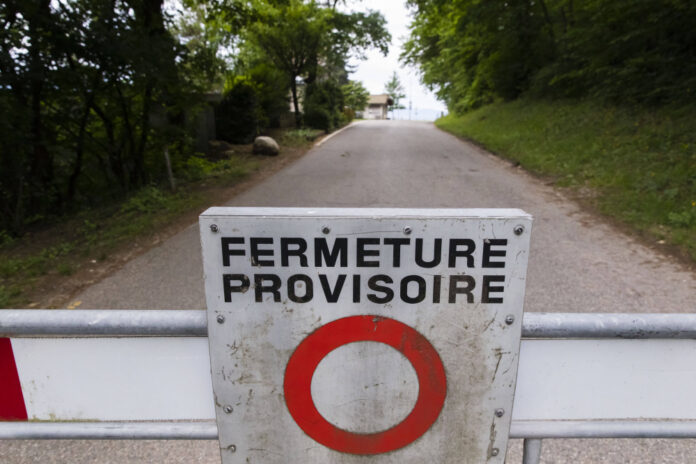 Piiritõke Prantsusmaa ja šveitsi piiril, Saint-Julien-en-Genevois alamprefektuuris